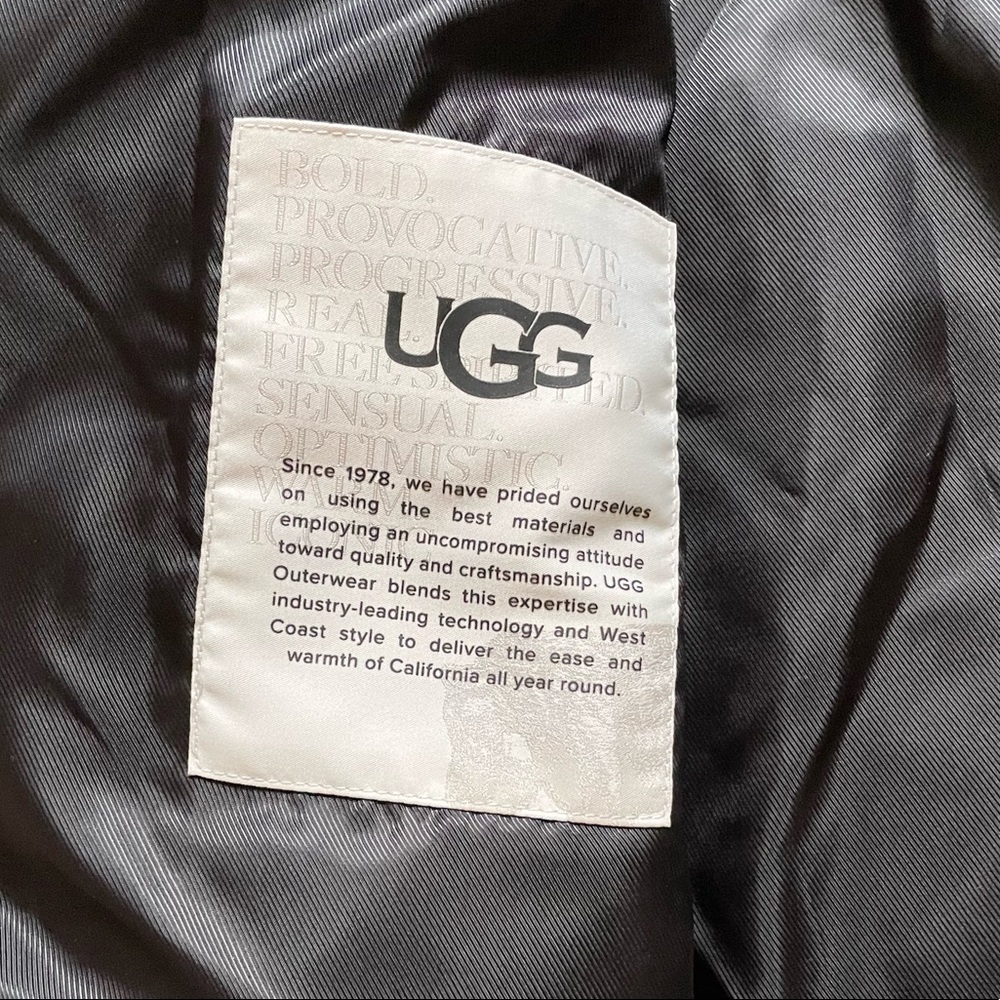 UGG Women’s Izzie Puffer Jacket Nylon In Silver Metallic - Picture 6 of 9